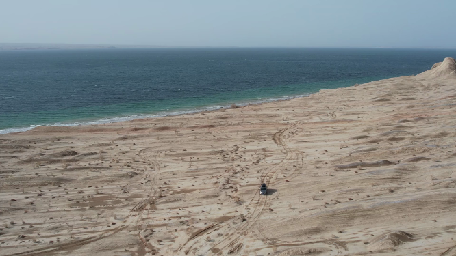 青海海西州德令哈托素湖雅丹地貌自然风光